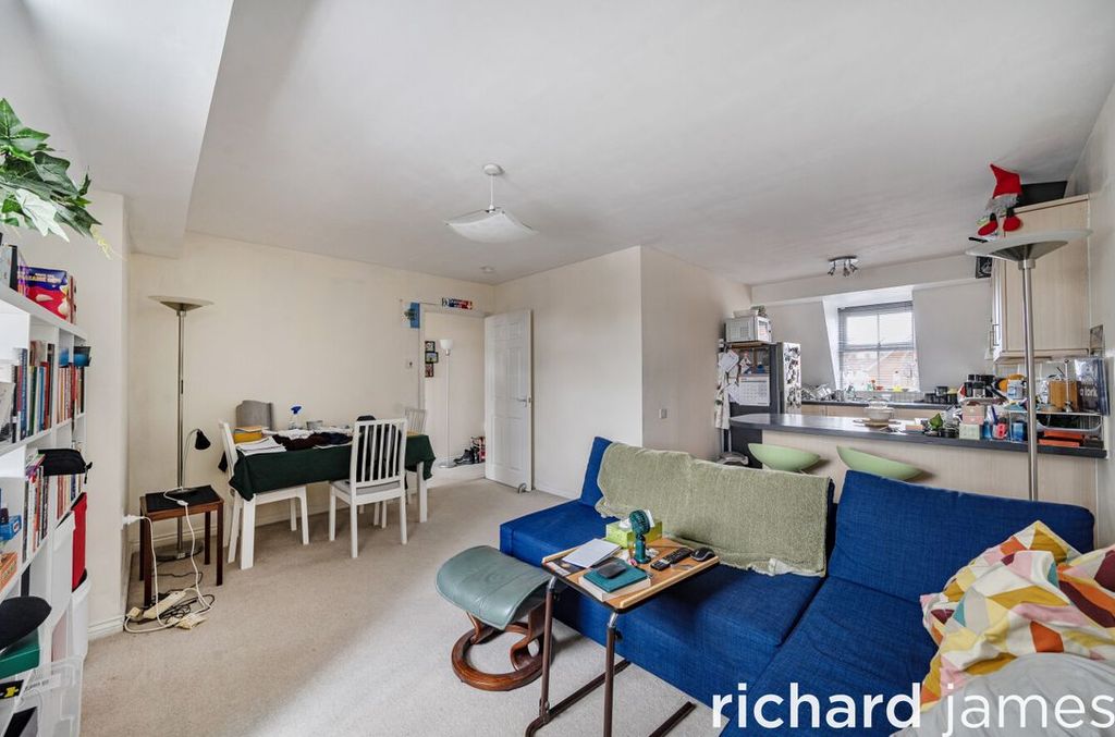 Additional image 2 of 2 bed flat for saleKimmeridge Court, Old Town, Swindon SN1