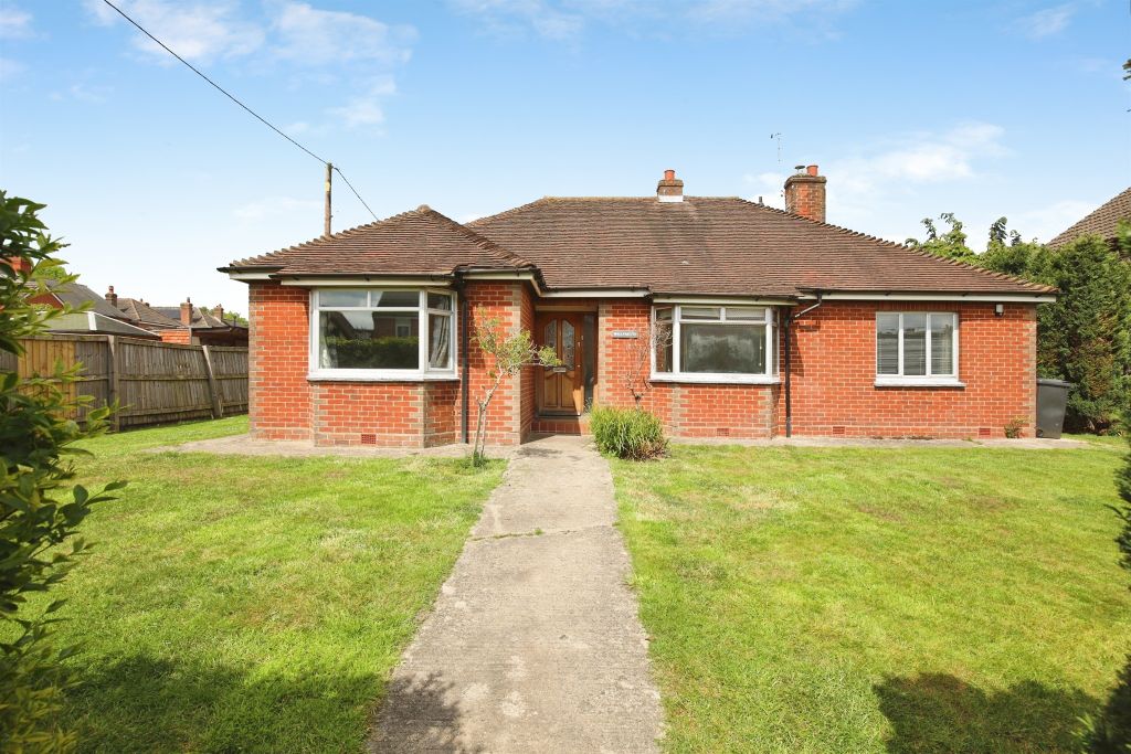 4 bed detached bungalow for saleRoseland Avenue, Devizes SN10
