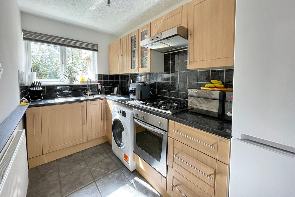 Additional image 6 of 1 bed flat for saleWoodlands Court, Owlsmoor, Sandhurst GU47