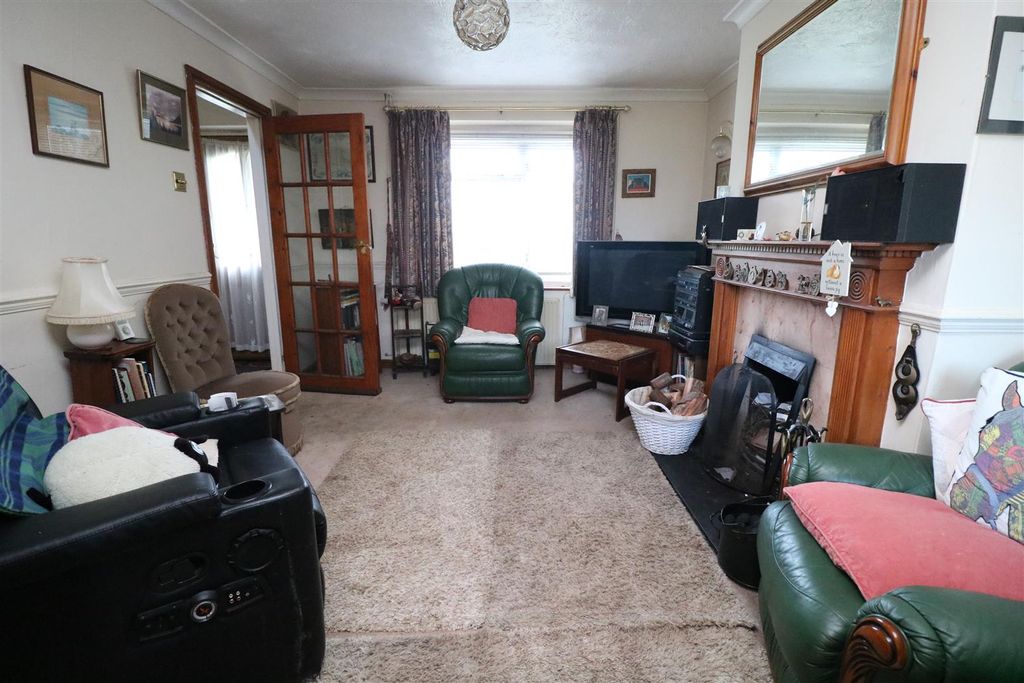 3 bed end terrace house for saleArnold Noad Corner, Southwick BA14 photo 4
