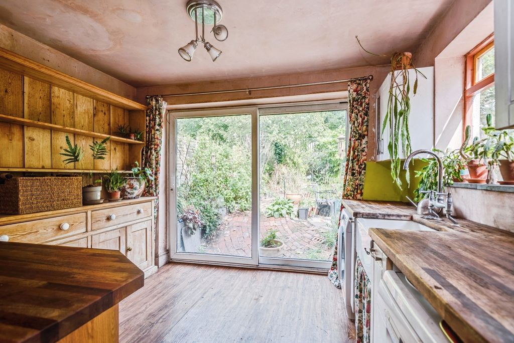Additional image 6 of 4 bed semi-detached house for saleKingshill Road, Swindon, Wiltshire SN1