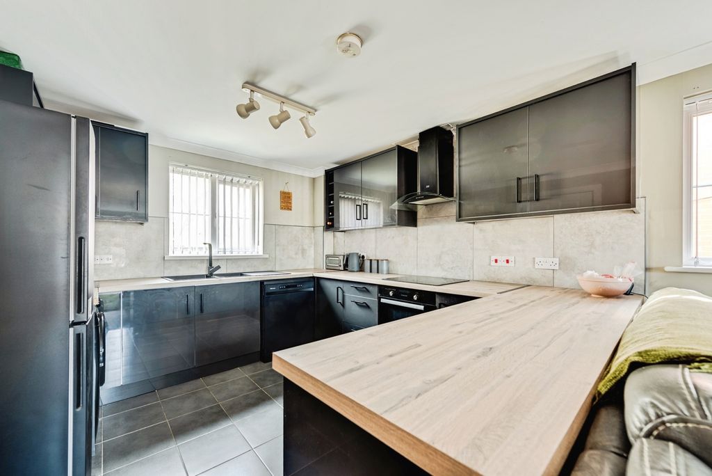 Additional image 6 of 2 bed flat for saleChopin Mews, Swindon, Wiltshire SN25