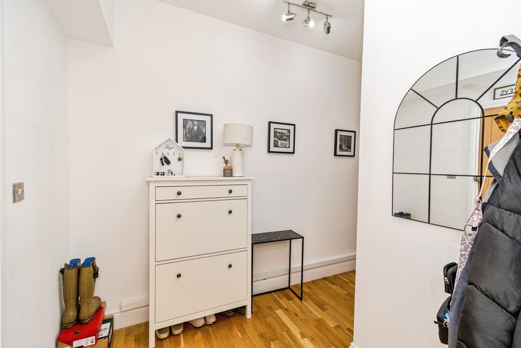 Additional image 12 of 2 bed flat for saleAbbey Walk, Romsey SO51