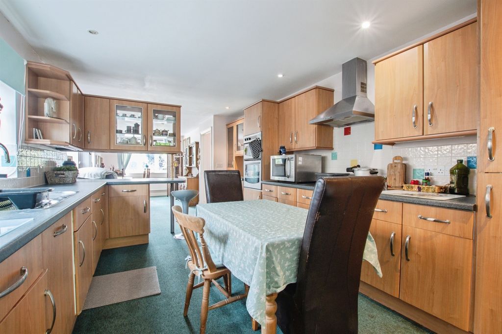 Additional image 4 of 8 bed detached house for saleSchool Road, Nomansland, Salisbury SP5