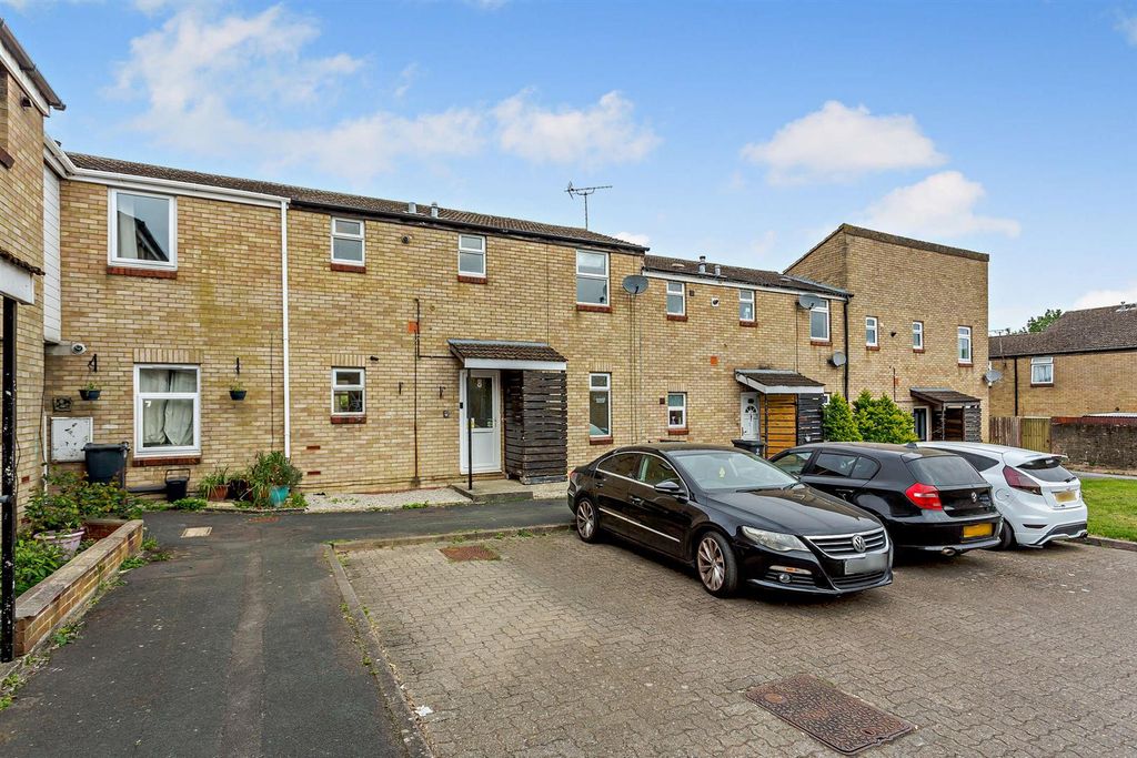 3 bed terraced house for saleStamford Close, Toothill SN5