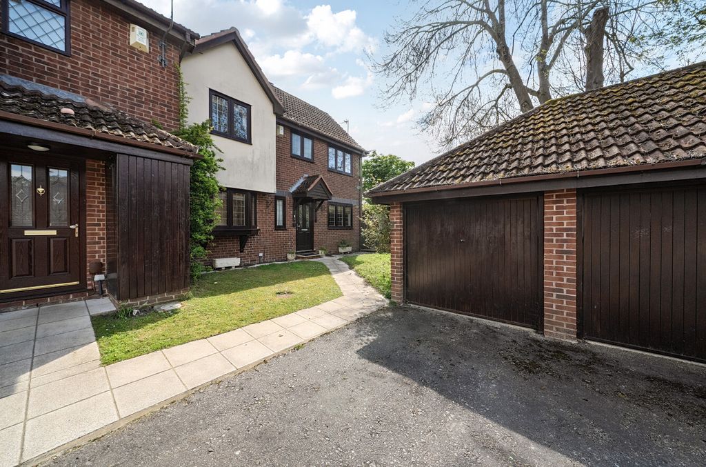 3 bed end terrace house for saleStevenson Drive, Binfield, Bracknell RG42