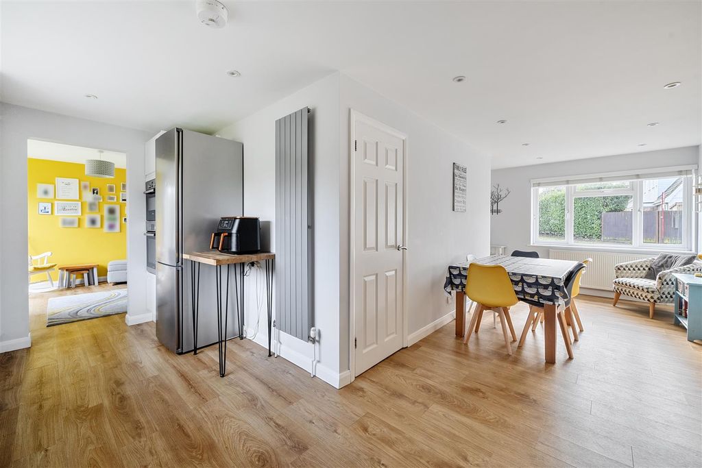 Additional image 6 of 4 bed link detached house for saleLyneham Road Crowthorne, Berkshire RG45