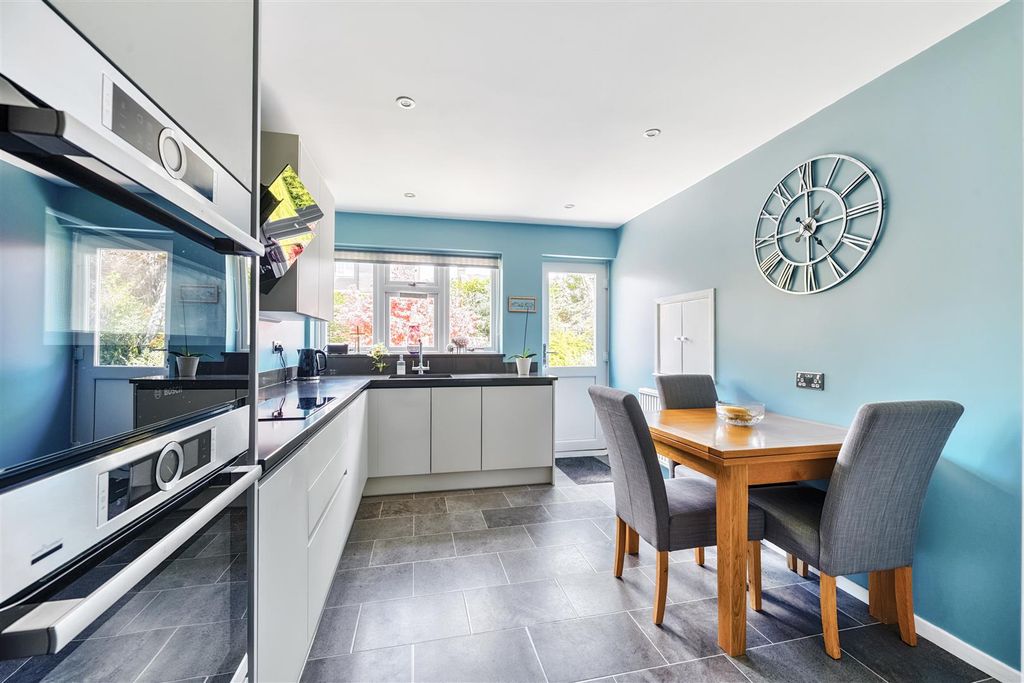 Additional image 2 of 3 bed detached bungalow for saleWiltshire Avenue, Crowthorne, Berkshire RG45