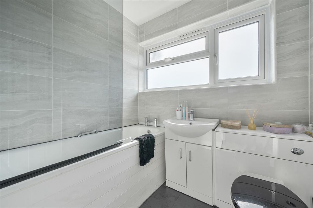 Additional image 18 of 4 bed semi-detached house for saleSouth Meadow, Crowthorne, Berkshire RG45