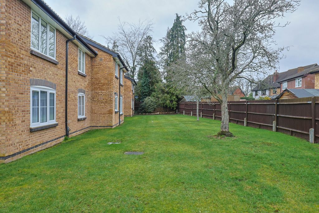Additional image 16 of 1 bed flat for saleAldworth Close, Bracknell RG12