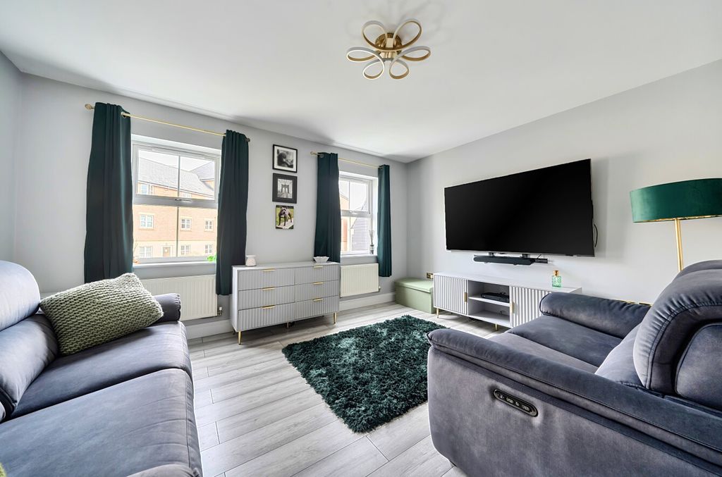 Additional image 7 of 4 bed terraced house for saleEstella Close, Haydon End, Swindon, Wiltshire SN25