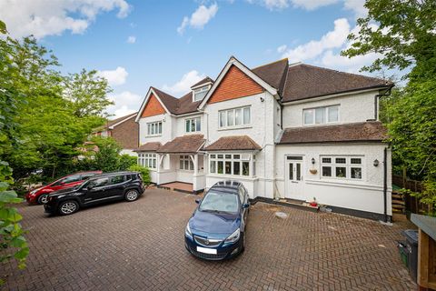 Russell Hill, Purley CR8