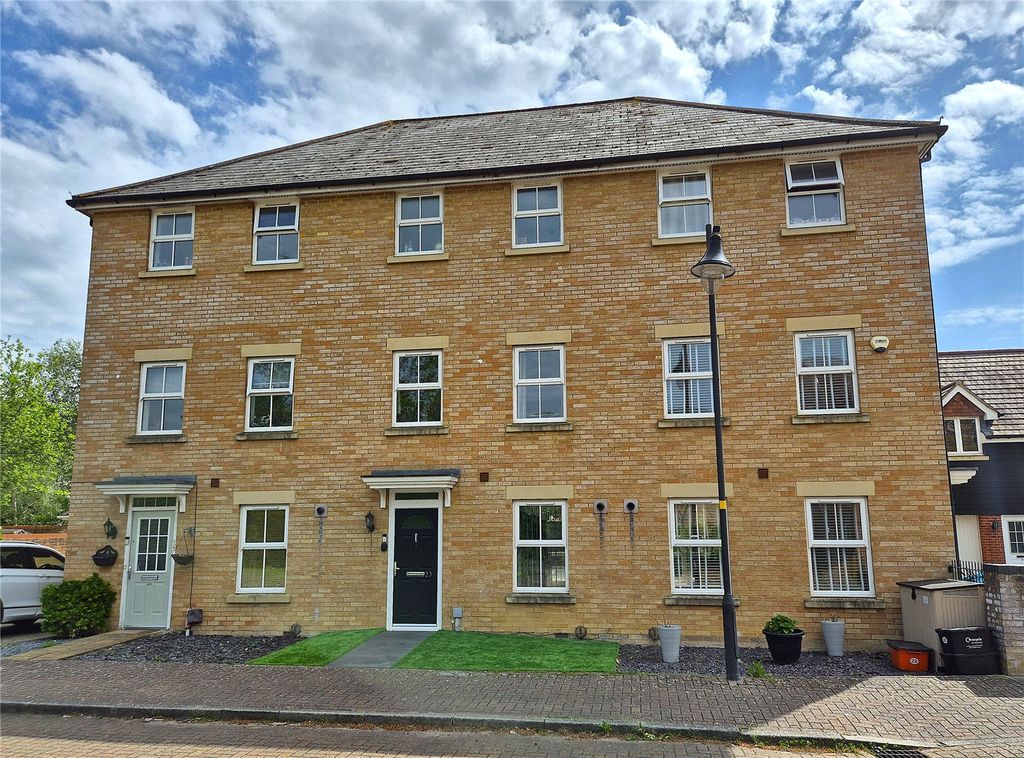 4 bed terraced house for saleEstella Close, Haydon End, Swindon, Wiltshire SN25