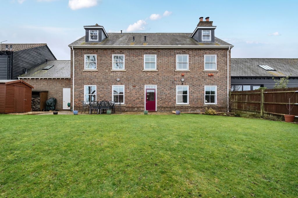 4 bed semi-detached house for saleUrchfont, Devizes SN10 photo 3