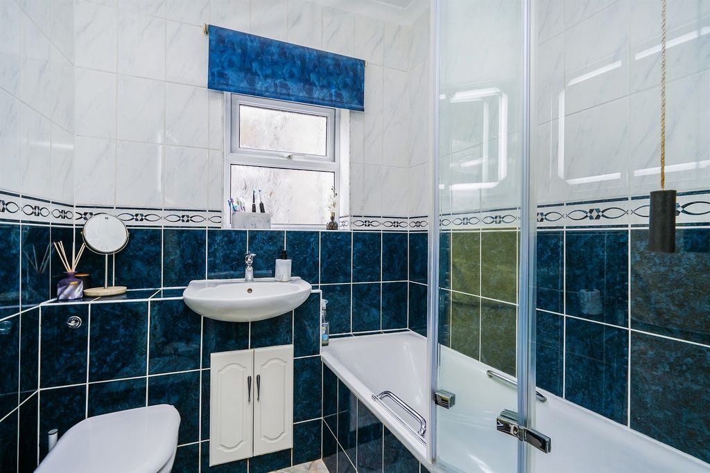 Additional image 9 of 4 bed terraced house for saleKent Road, Swindon SN1
