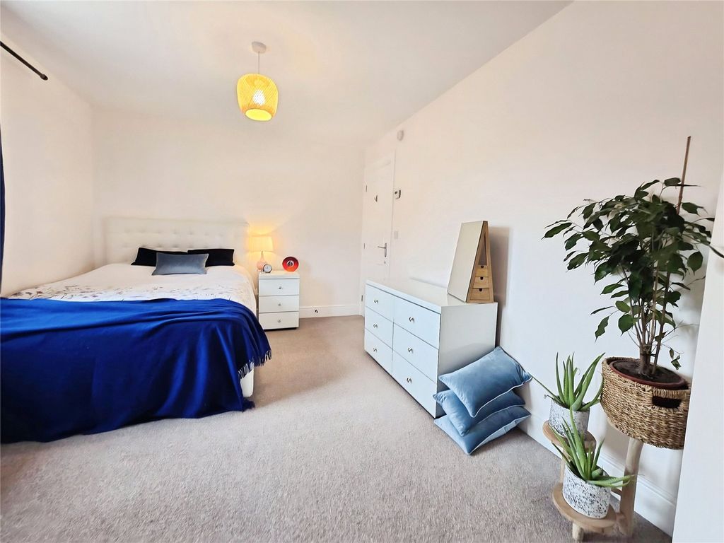 Additional image 10 of 3 bed detached house for saleRedstart Croft, Bracknell, Berkshire RG12