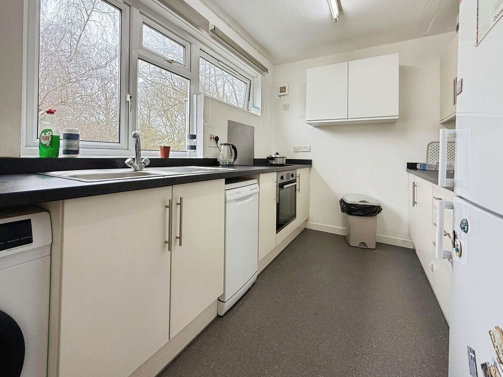 Additional image 3 of 2 bed flat for saleLydbury, Bracknell, Berkshire RG12