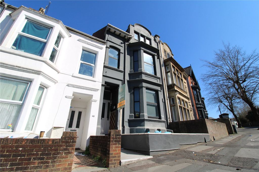 5 bed terraced house for saleVictoria Road, Old Town, Swindon, Wiltshire SN1