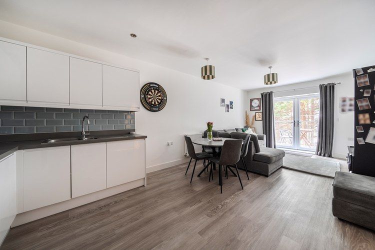 2 bed flat for saleWatermint Place, Bracknell, Berkshire RG12 photo 3