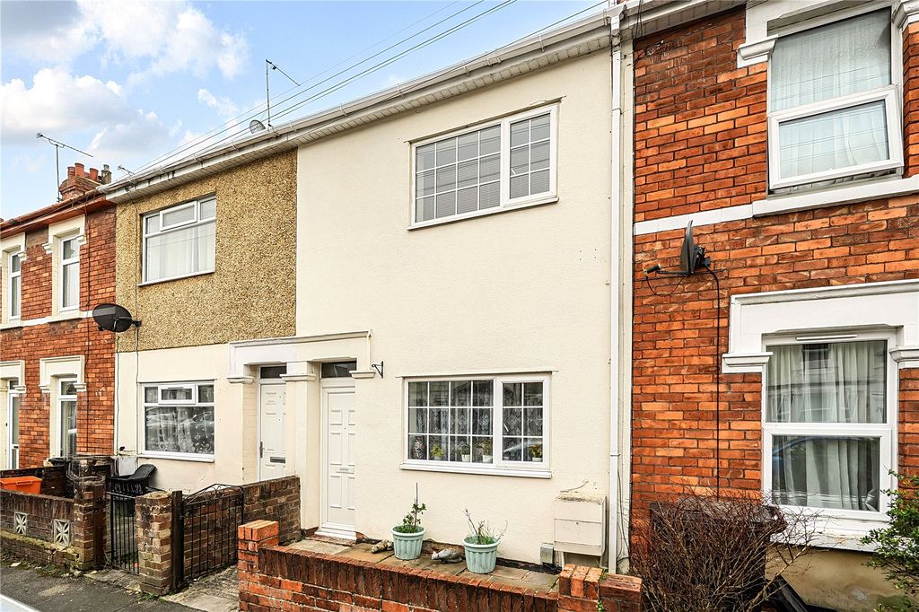 3 bed terraced house for saleMontagu Street, Rodbourne, Swindon SN2