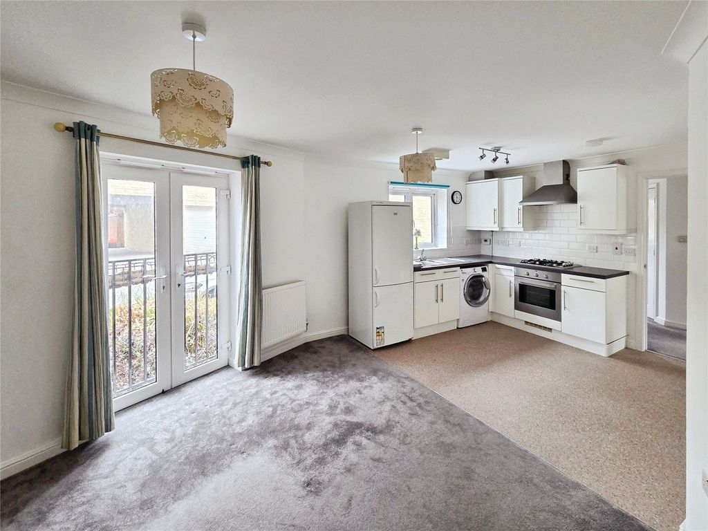 1 bed flat for saleSmart Close, Swindon SN25 photo 3