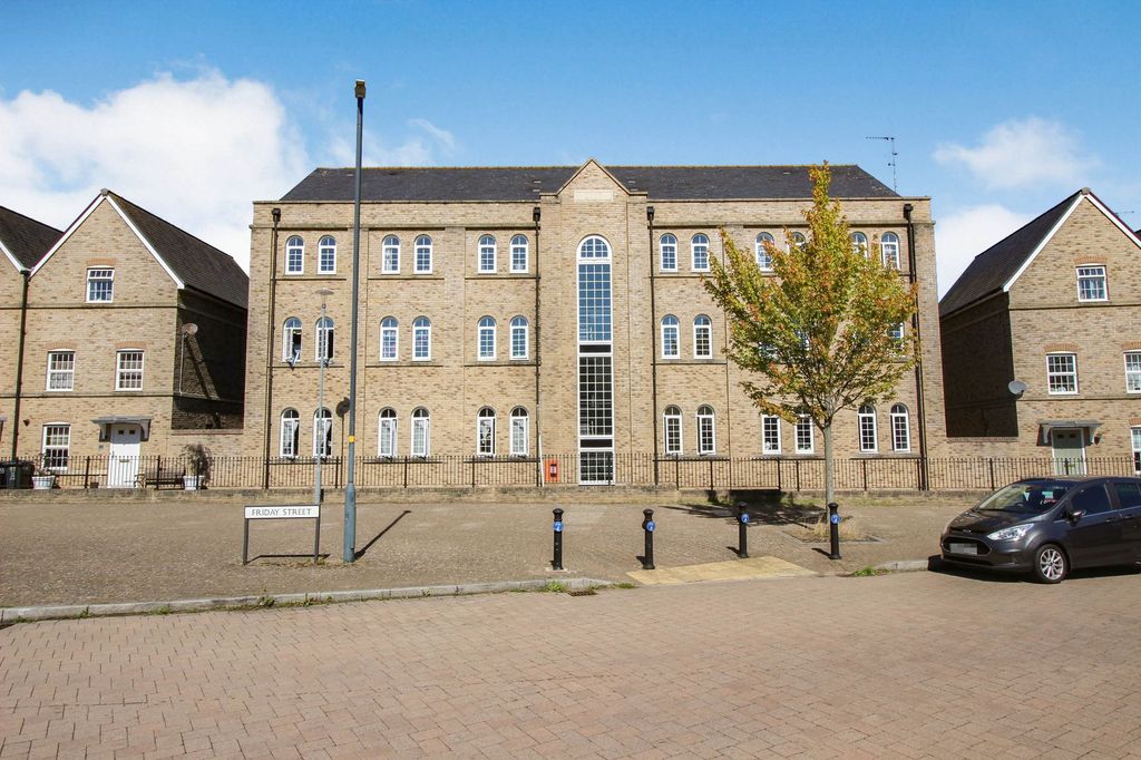 2 bed flat for sale3 Alicia Close, Haydon End SN25