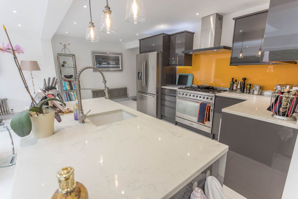 Additional image 8 of 3 bed detached house for saleMansfield Place, Ascot, Berkshire SL5