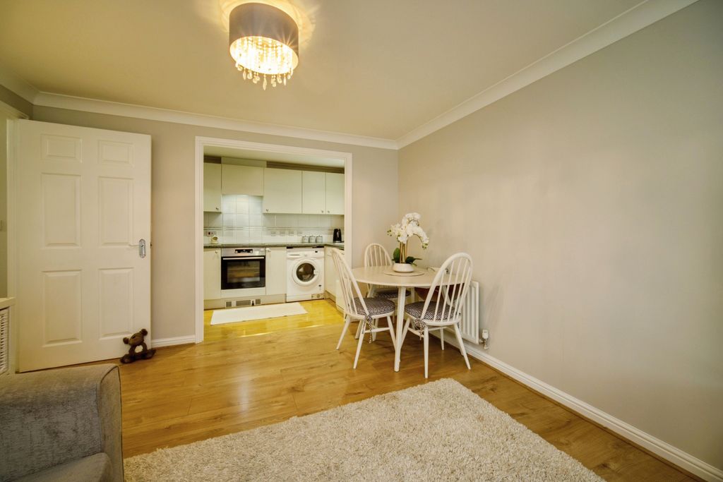 Additional image 16 of 2 bed flat for saleSycamore Rise, Bracknell RG12
