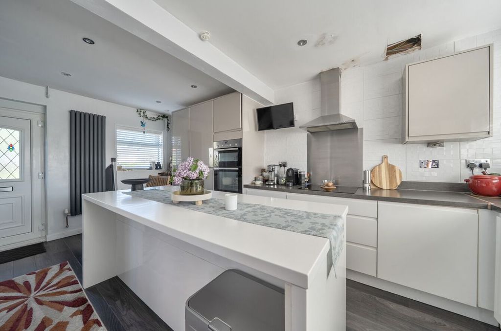 Additional image 2 of 3 bed terraced house for saleKingsway Close, Park South, Swindon SN3