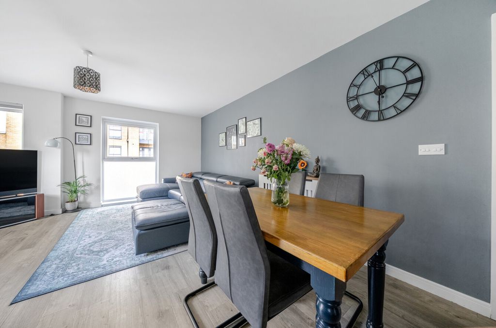 Additional image 20 of 2 bed flat for saleBroad Lane, Bracknell, Berkshire RG12