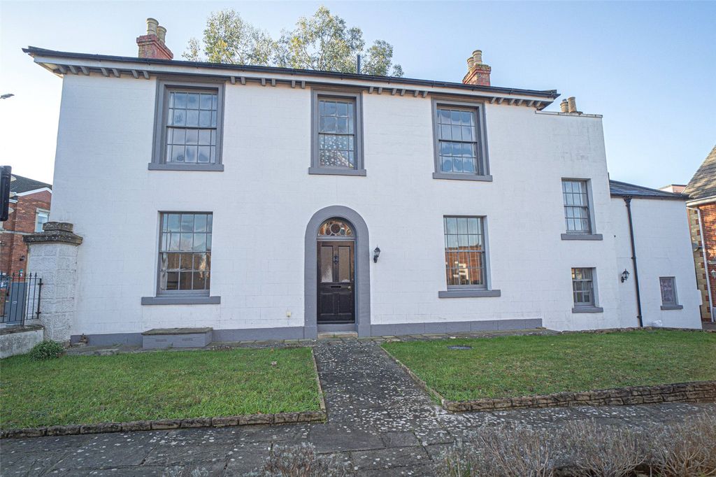 3 bed detached house for saleBath Road, Old Town, Swindon, Wiltshire SN1