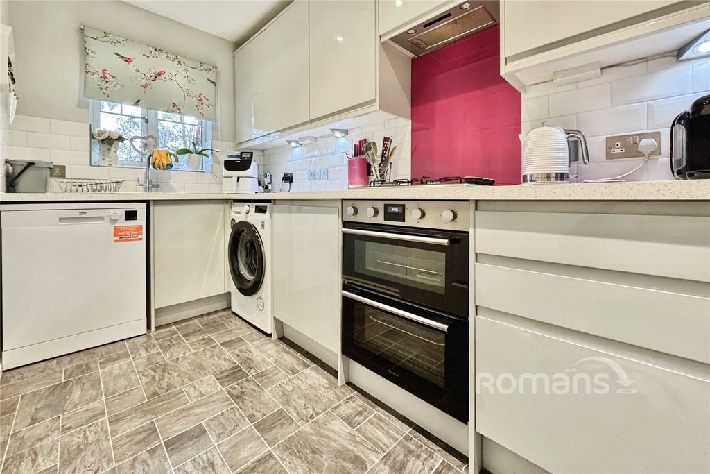 3 bed link detached house for saleOld Forge End, Sandhurst, Berkshire GU47 photo 5