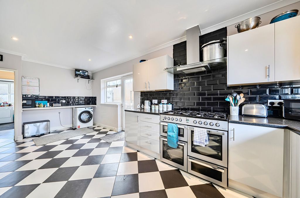 Additional image 2 of 4 bed detached house for saleCricklade Road, Swindon SN2