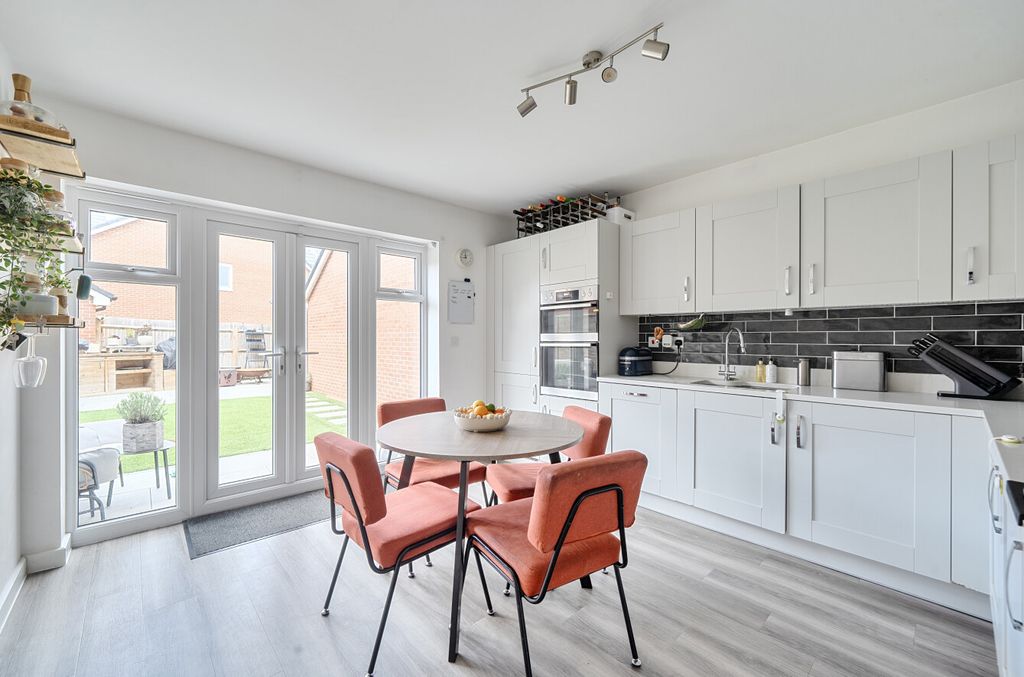 Additional image 4 of 3 bed semi-detached house for saleHunstanton Drive, Binfield, Bracknell, Berkshire RG42