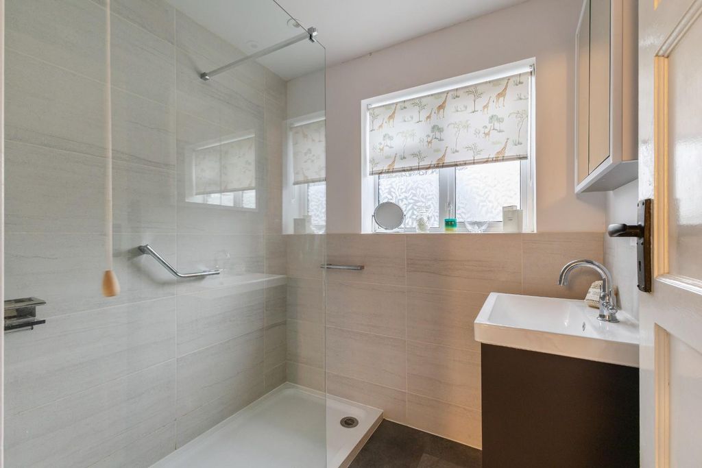 Additional image 17 of 4 bed property for saleAssisi Road, Salisbury SP1