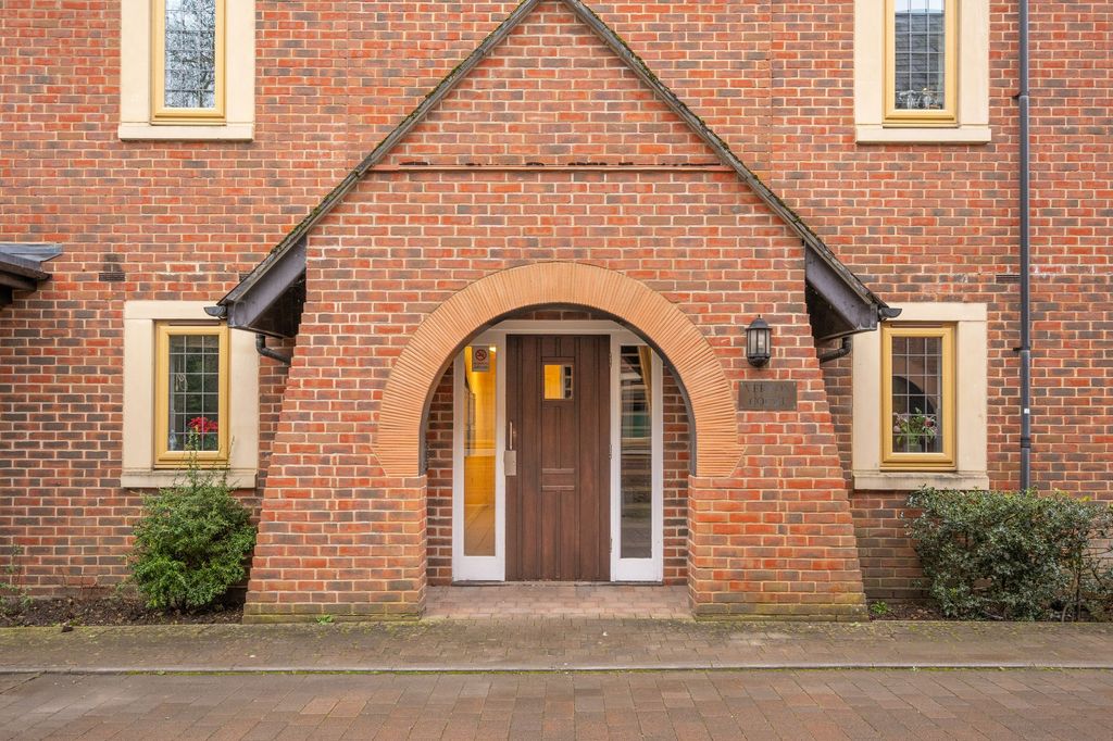Additional image 8 of 2 bed flat for saleLondon Road, Ascot SL5