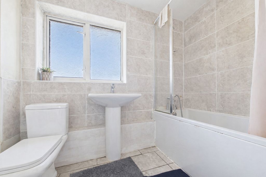 Additional image 4 of 3 bed end terrace house for saleCambridge Road, Owlsmoor, Sandhurst, Berkshire GU47