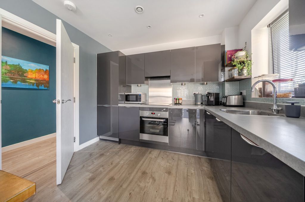 Additional image 18 of 2 bed flat for saleBroad Lane, Bracknell, Berkshire RG12