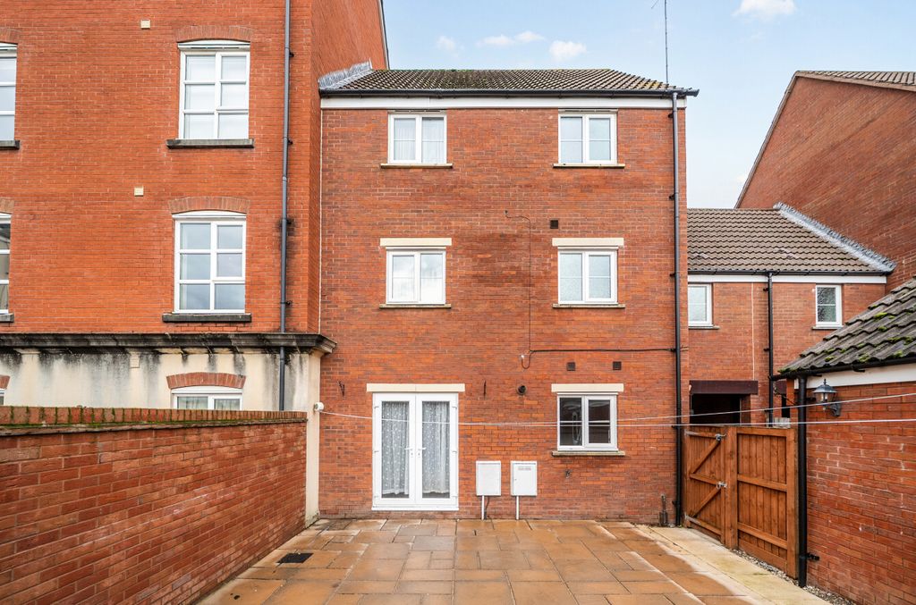 Additional image 10 of 5 bed terraced house for saleZakopane Road, Swindon, Wiltshire SN25