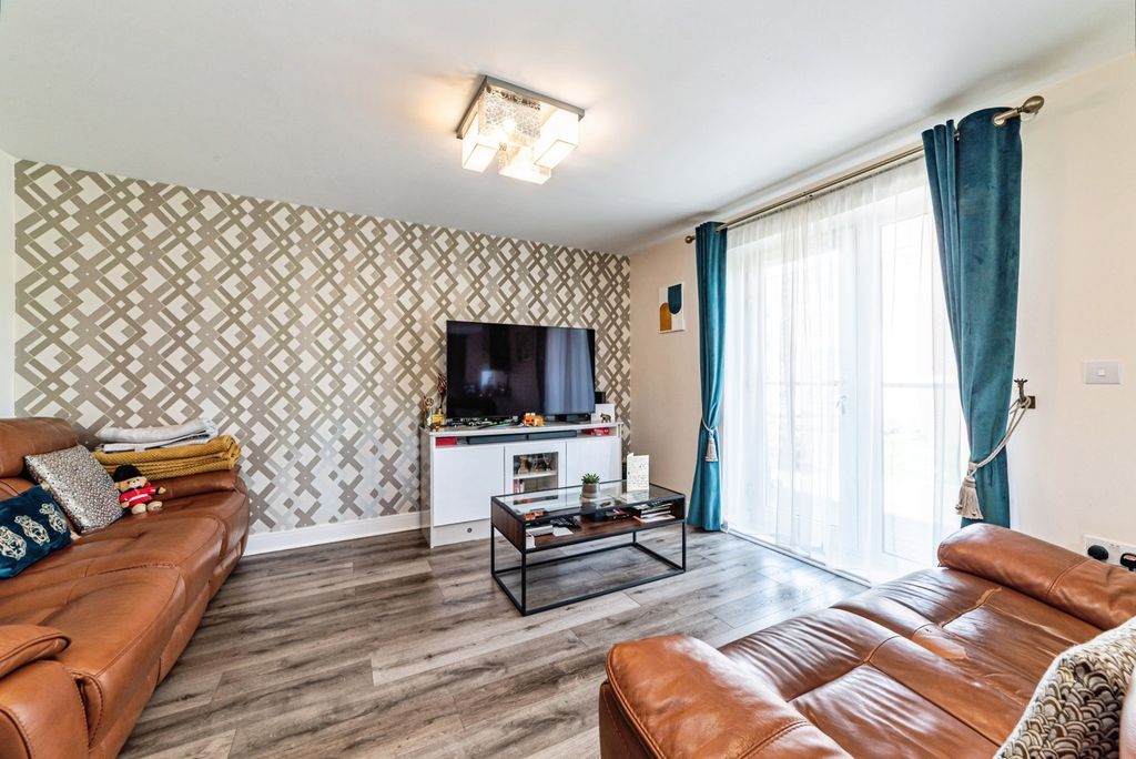 Additional image 5 of 2 bed flat for saleWebster Close, Bracknell, Berkshire RG12