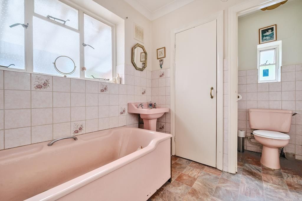 Additional image 7 of 2 bed detached bungalow for saleNorth Street, Windsor SL4