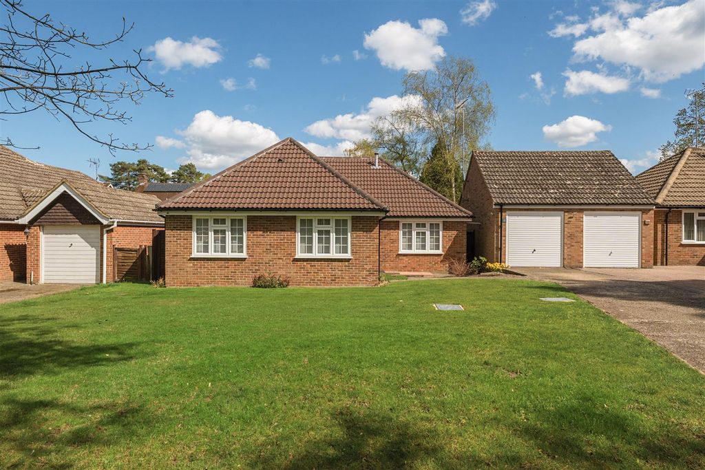 Additional image 20 of 3 bed detached bungalow for saleWiltshire Avenue, Crowthorne, Berkshire RG45