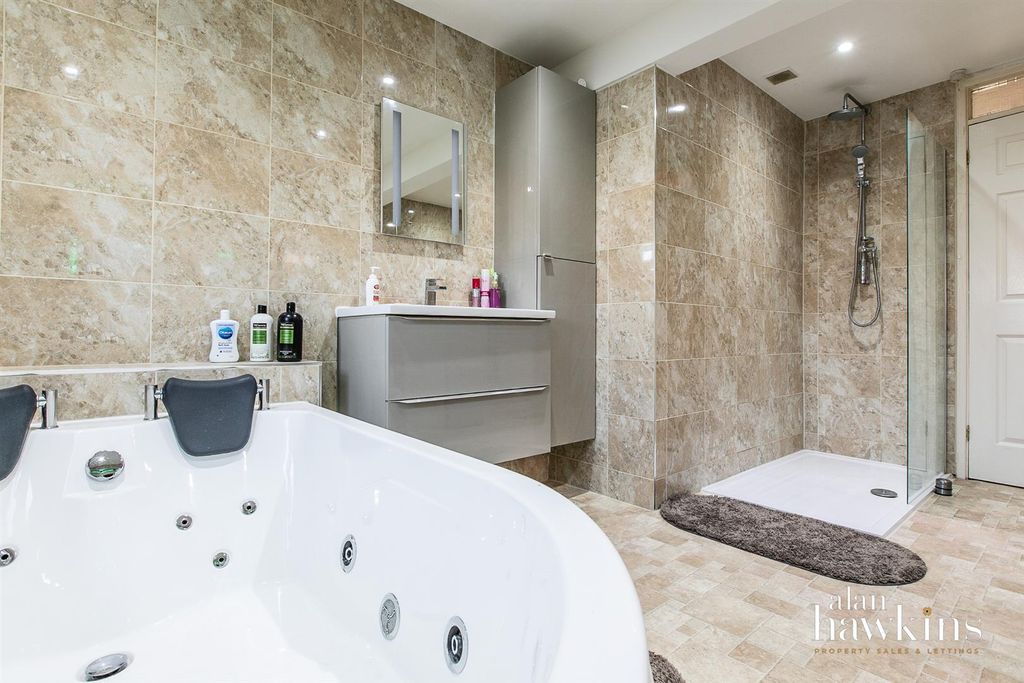 Additional image 11 of 4 bed detached house for saleHigh Mead, Woodshaw, Royal Wootton Bassett SN4