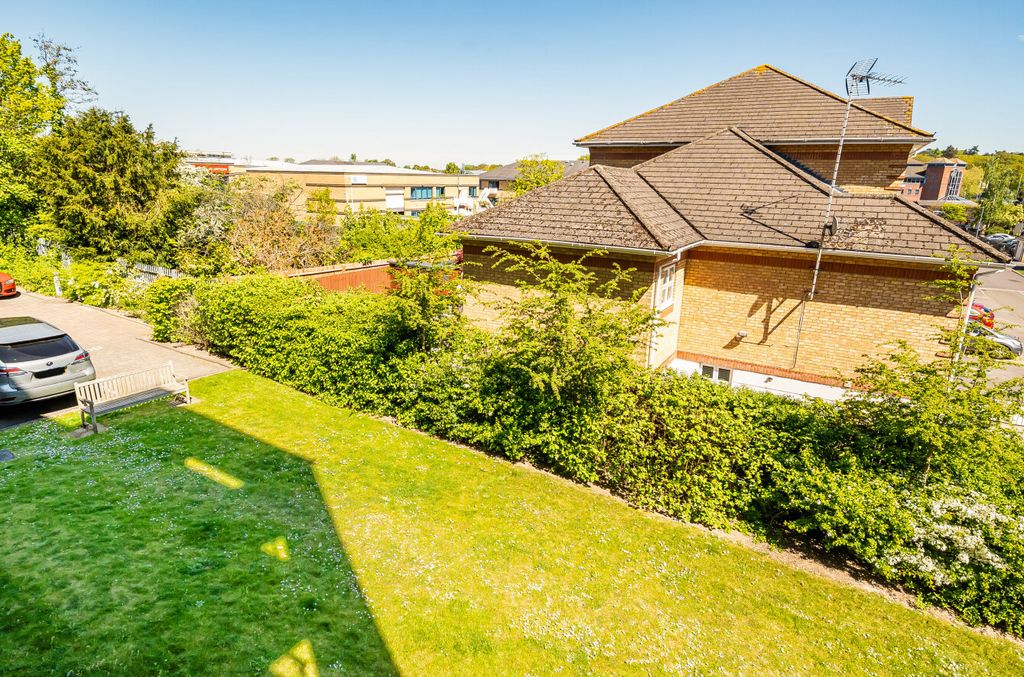 Additional image 15 of 2 bed flat for saleBroad Lane, Bracknell RG12