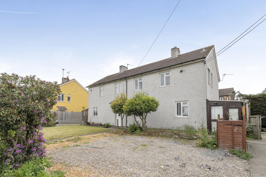 3 bed semi-detached house for saleSandleaze, Worton, Devizes SN10