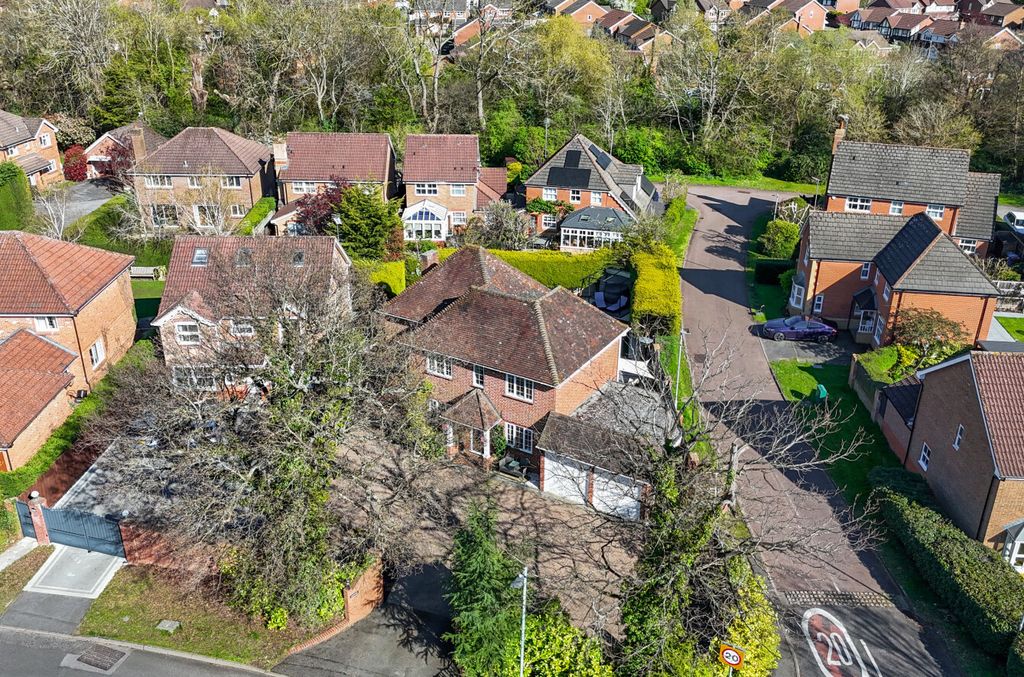 Additional image 12 of 4 bed detached house for saleJigs Lane South, Warfield, Bracknell RG42