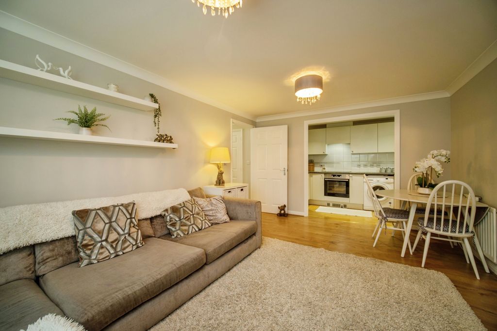 Additional image 13 of 2 bed flat for saleSycamore Rise, Bracknell RG12
