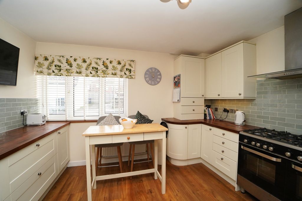 Additional image 2 of 3 bed semi-detached house for saleLechlade Road, Highworth SN6
