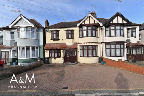 Stoneleigh Road, Clayhall IG5