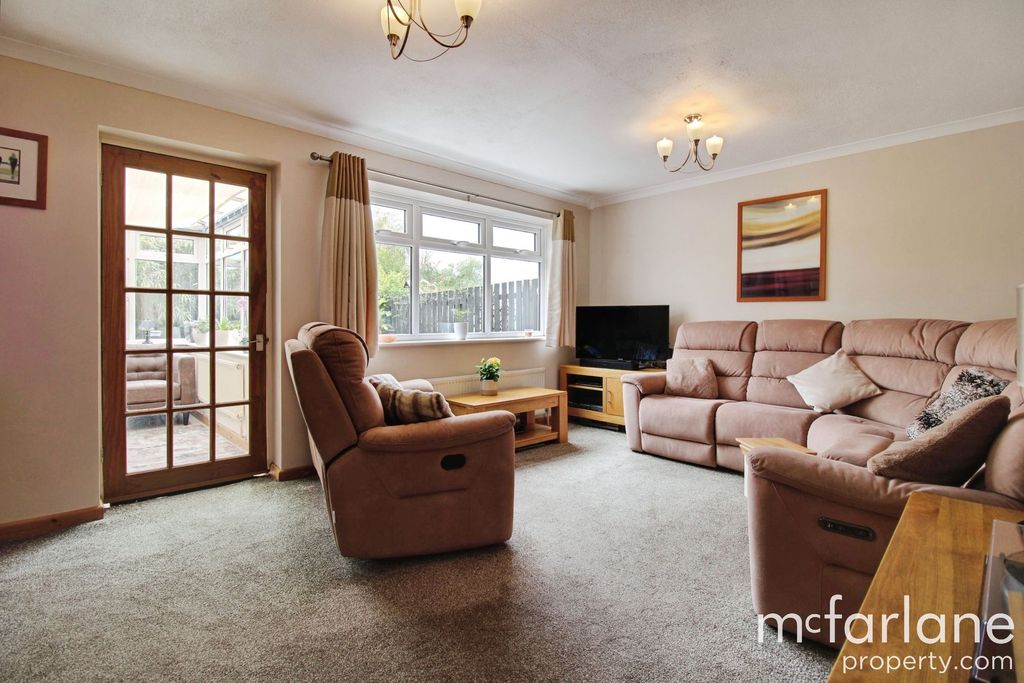 Additional image 3 of 4 bed semi-detached house for saleCovingham Drive, Swindon SN3